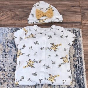 🆕 NWOT - Shabby Chic - 2-Piece Baby Girl Outfit with Hat and Bow Detail